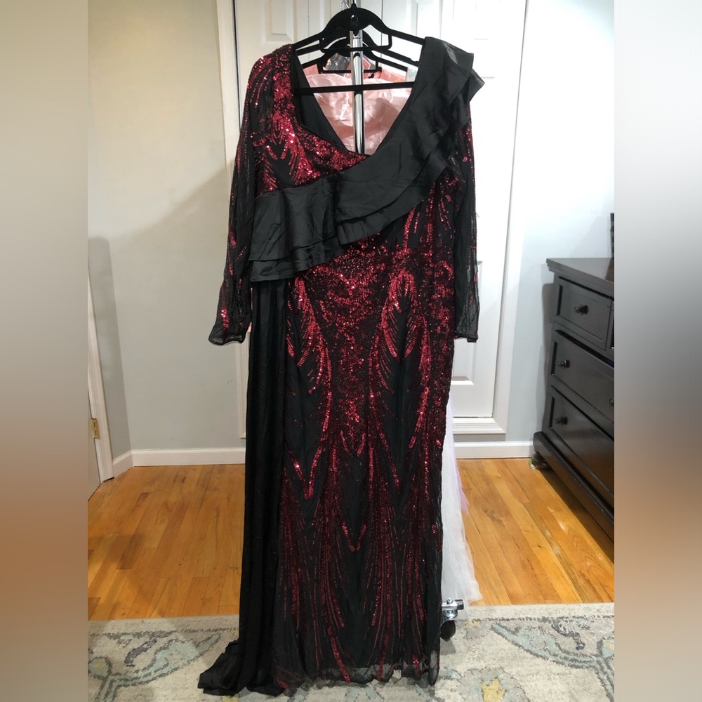 Plus Size Asymmetrical Ruffle Trim Mermaid Hem Graphic Sequin Formal Dress - Picture 3 of 11